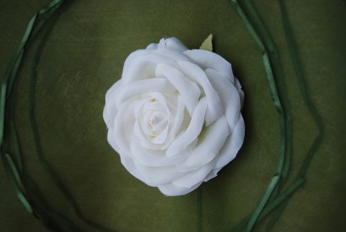 Marturie nunta brosa trandafir alb matase 1