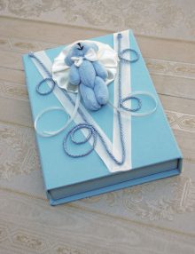 Cutie bleu pentru cruciulite botez cu ursulet