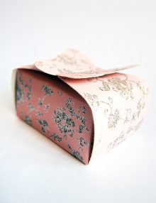 Marturie botez cutiuta roz cu fluture