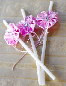 Set lumanari cristelnita decorate cu floricele si fluturi roz